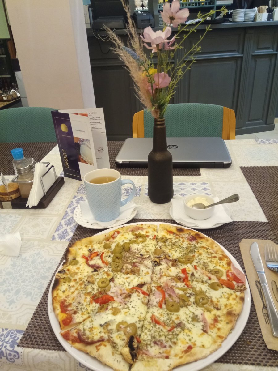 FabGiagnoni's tweet photo. Stasera #pizza capricciosa romena con salsa all'aglio...LEGGERMENTE pesante! :D
PS: almeno ora so come e quando rimpatrierò, non certo grazie alla "comprensione" degli @AffariEsteriSMR.
#MortacciVostra
#TasseSprecate
#NoPagoAfito
#ShamrockInn, #Iasi, #Romania☘️ https://t.co/0X3n4FQp9z