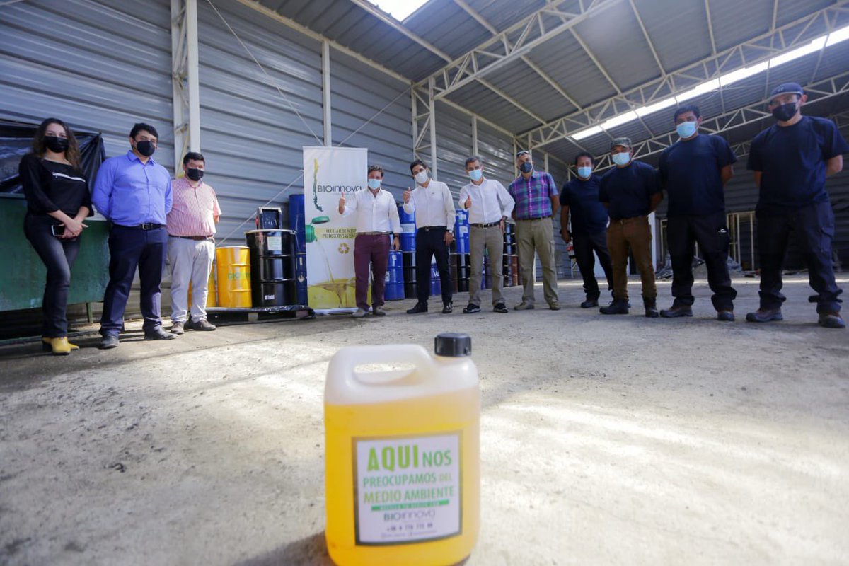 EconomiaSubse's tweet photo. El subsecretario @pertuze se reunió con emprendedores de @myconativa y #BioInnova en Temuco para abordar los desafíos del ecosistema innovador en la región.

También avanzaron en el establecimiento de redes inter-regionales de colaboración entre pymes.

#ChileSeRecupera https://t.co/sdQZ7BFXBC