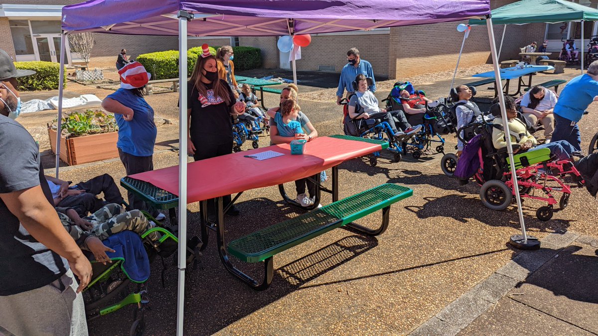CCS Celebrates Reading Across America Day! Ms. Mallory and Ms. Courtney led activities including music, art &amp; more about Dr. Seuss. #ccsistthebest #DrSeussDay #Reading <a href="/MPSAL/">Montgomery Public Schools</a>