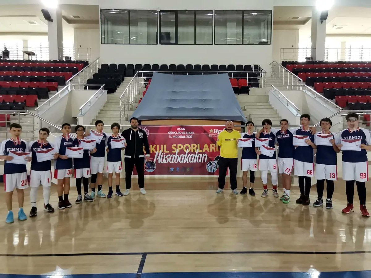 GSB_Usak's tweet photo. 2021-2022 Eğitim Öğretim Yılı Okul Sporları Yıldızlar Basketbol Erkekler Grup müsabakaları bugün sona ermiş olup Antalya, Ankara ve İzmir kendi gruplarında birinci olarak ilimizden ayrıldılar.⛹️‍♂️🏀⛹️‍♂️Takımlarımızı tebrik eder yarı finallerde başarılar dileriz🤗
@gencliksporbak https://t.co/Il3E4d4byh