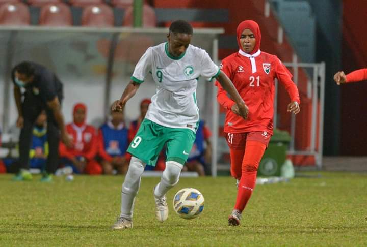 بعد ختام معسكر #جزر_المالديف.

《رأس الحربة #البندري_هوساوي تعدد مكاسب التجربة الأولى لسيدات #السعودية 🇸🇦》

كتب: #ريان_الجدعاني.
موقع: #كووورة (<a href="/kooora/">Kooora</a>).

kooora.com/?n=1118396&pg=…
.
.
#كرة_القدم_النسائية 
#الرياضة_النسائية