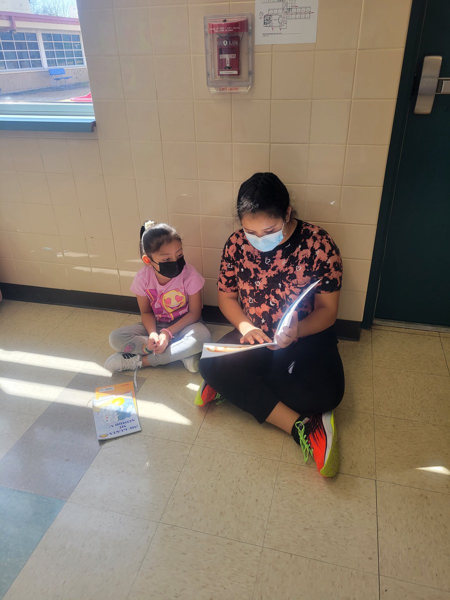 RamirezEricaY's tweet photo. @BeaverMST_Stars celebrating #ReadAcrossAmericaWeek!!! 5th graders reading to kindergartners! 📚❤️📚❤️📚❤️📚 @gisdmagnets @MrsWoodruff2 @cvdelira1 https://t.co/7MjbDvStWE