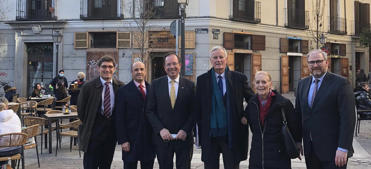 MichelBarnier's tweet photo. Belle journée à Madrid à la rencontre des Français vivant en Espagne avec @ronan_legleut. Et avec @IdiazAyuso . Le projet de @vpecresse apporte des réponses concrètes aux préoccupations de nos 3,5 millions de compatriotes vivant à l’étranger. https://t.co/uqy3jrASYr
