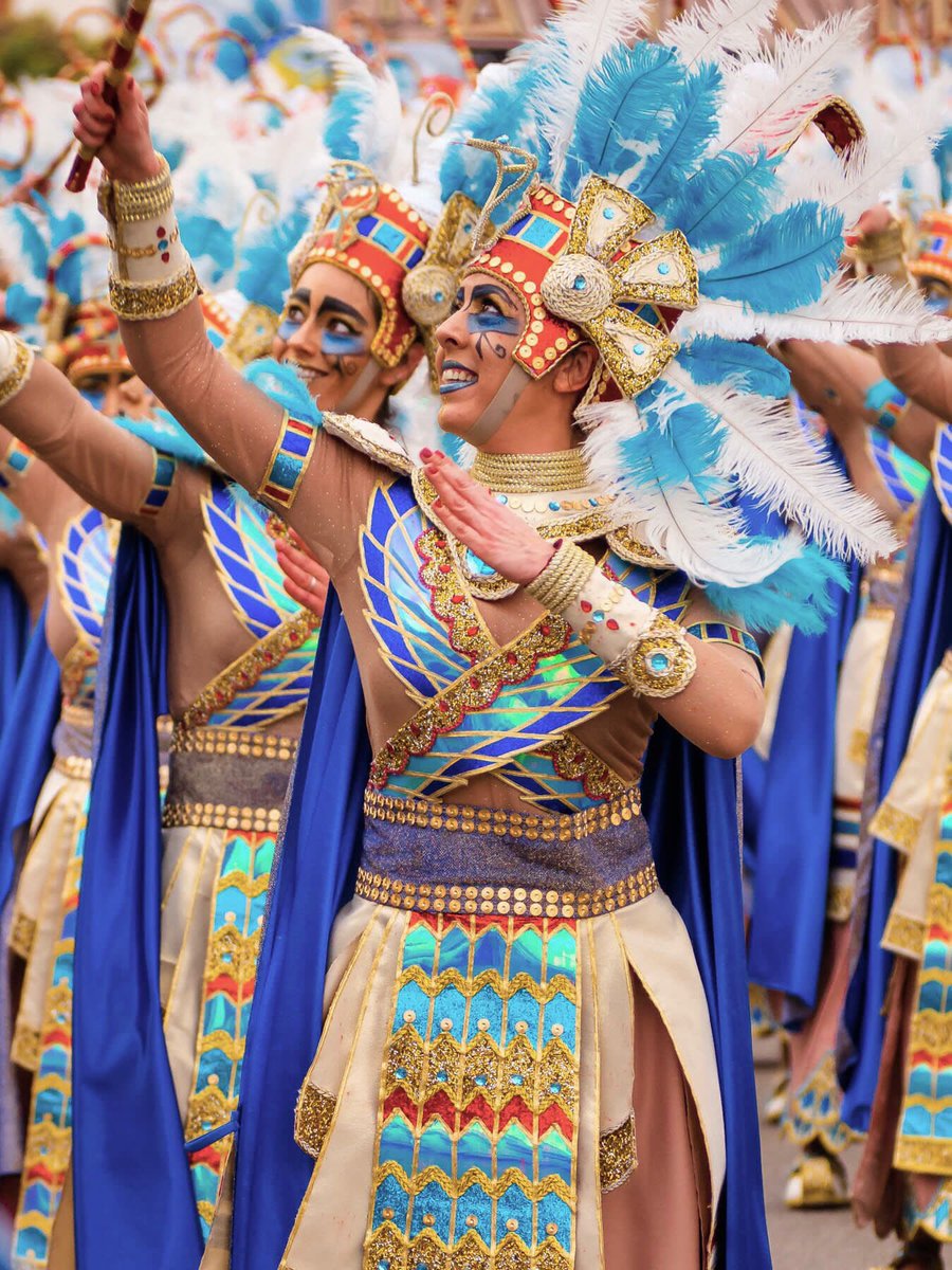 loladcd's tweet photo. #Carnaval2022 #carnaval #loslingotes #comparsaloslingotes #carnavaldebadajoz https://t.co/LBfkqcdDQu