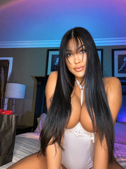 Finally tried out that viral rose vibrator/clit sucker last night... Sorry boys but I don't think I'll