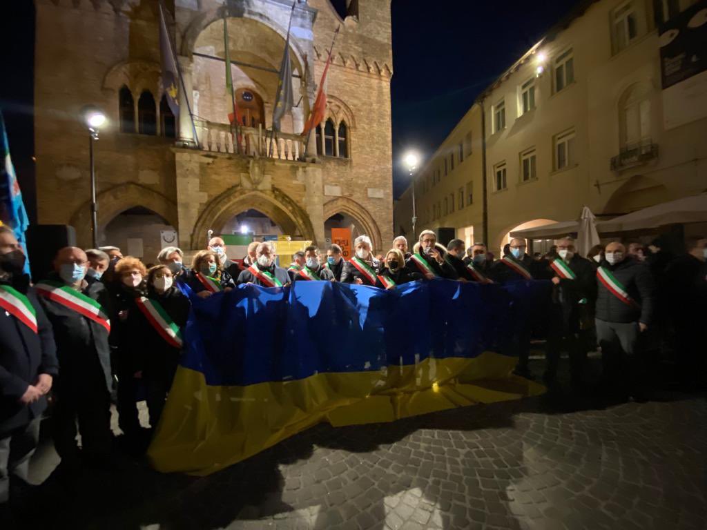 ClarottoLavinia's tweet photo. Dalla parte dell’Ucraina, contro gli aggressori, sempre. L’Europa siamo tutti quanti noi: facciamo sentire la nostra voce e scendiamo in strada per difenderla https://t.co/2Rq50M6VdL