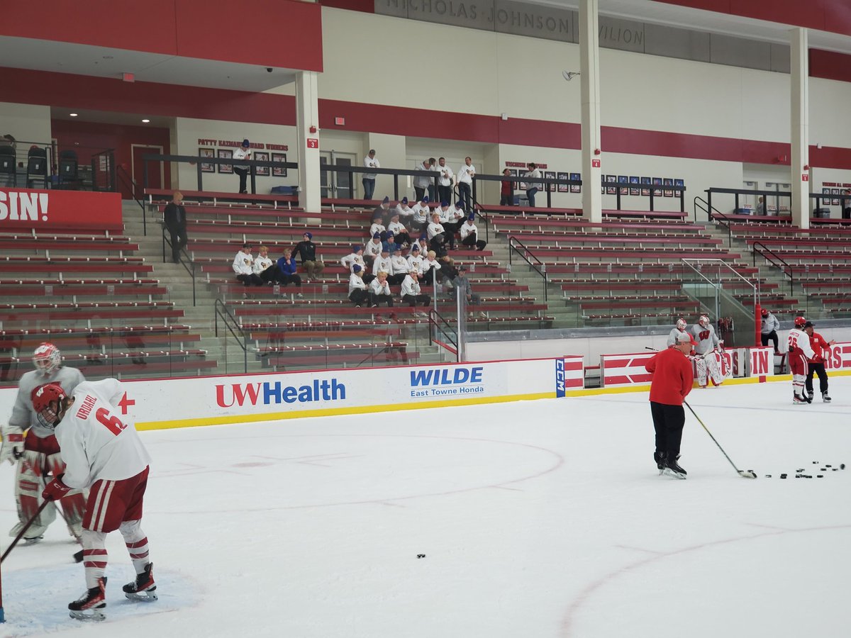 ToddMilewski's tweet photo. Former #Badgers player Josh Engel's Rice Lake team, in Madison to play in the WIAA state tournament Thursday, is checking out the #Badgers practice today. https://t.co/7d6KkWYcs9