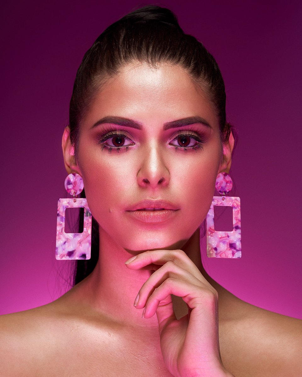 Model: Lidia Najera
•
•
•
#kenlozanophotography #sonyalpha1 #studiophotography #post processing #highendretouching #postproduction #retouching #winnipegphotographer #colorgrading #gelphotography #godox #godoxlighting #godoxphotography #infinitecolorpanel #fashionmodel