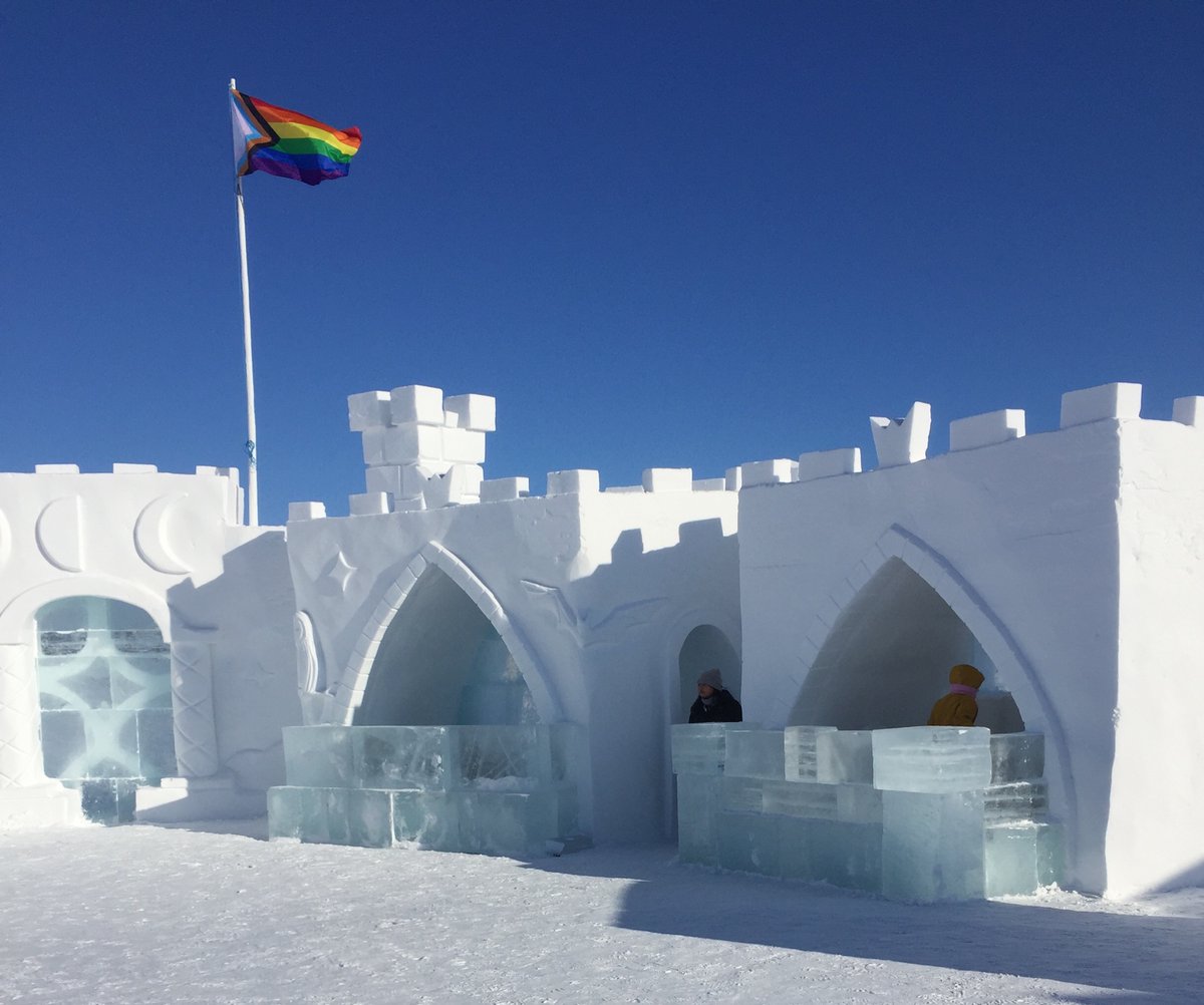 Jackieveky's tweet photo. The Ice Castles Yesterday ~ YK Bay Freezing Cold Creations
#flagsbreeze #gothicwindows #northernstyle #snowshelter
#glowinghearts #icediamond https://t.co/plqrMA0q9M