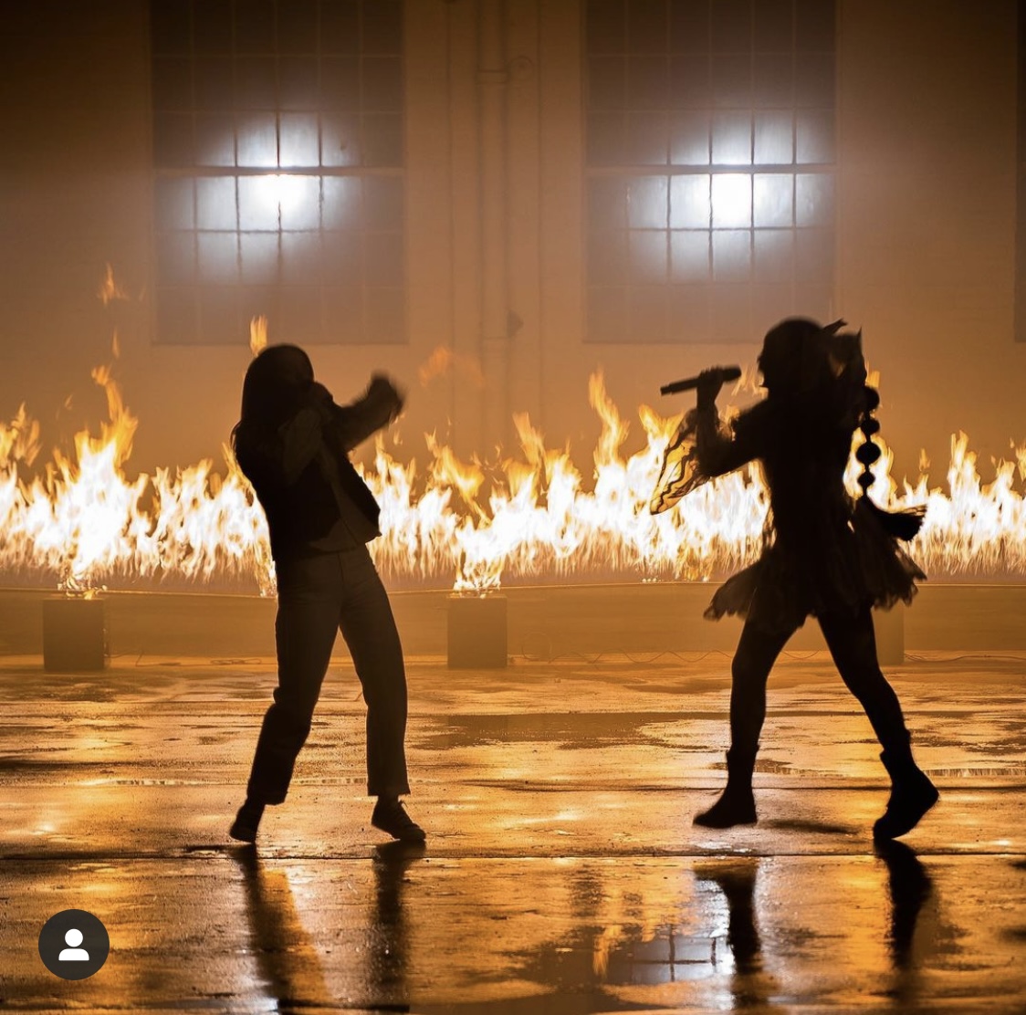 Griff x Sigrid performing ´Head on Fire´ for The Tonight Show Starring Jimmy Fallon at The Factory
youtu.be/p6eIobkGCwE