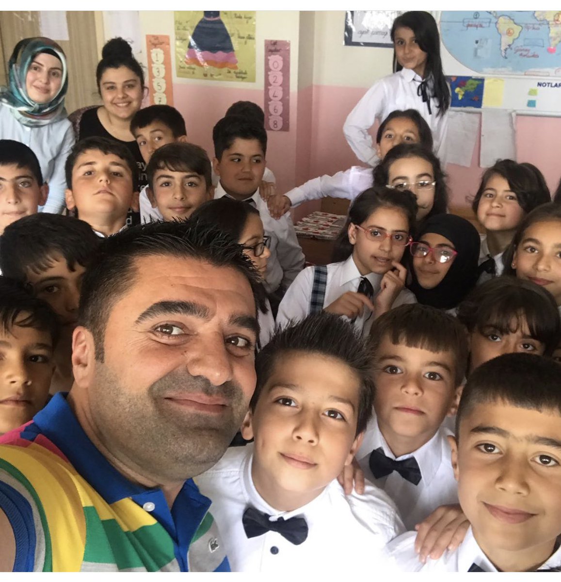 “Doğuda, temizlik nedir bilmeyen çocuklar içerisinde hastalıklarla boğuşmak istemiyorum.” paylaşımını yapan sözüm ona öğretmen olduğunu beyan eden üslupsuza ithaf’en…
“Miss gibiyizzzz”😍😍😍