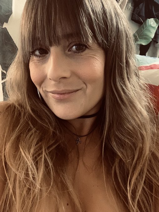 Victoria Blonde’s pics and videos