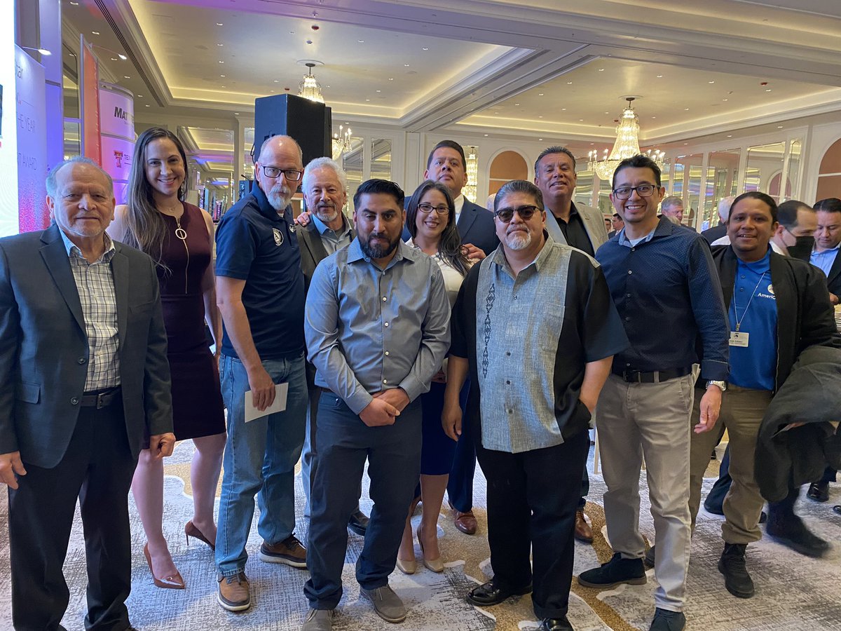FJORDAZ's tweet photo. Bowie H.S. proudly supporting one of our alumni,  Jesus “Cimi” Alvarado for receiving the El Paso Inc. 2021 Community Spirit Award for his art.  He reminds us that the greatest legacy is to give back to our community. Oso! Oso! Oso!  #iamepisd https://t.co/ZL1vSAPbgA