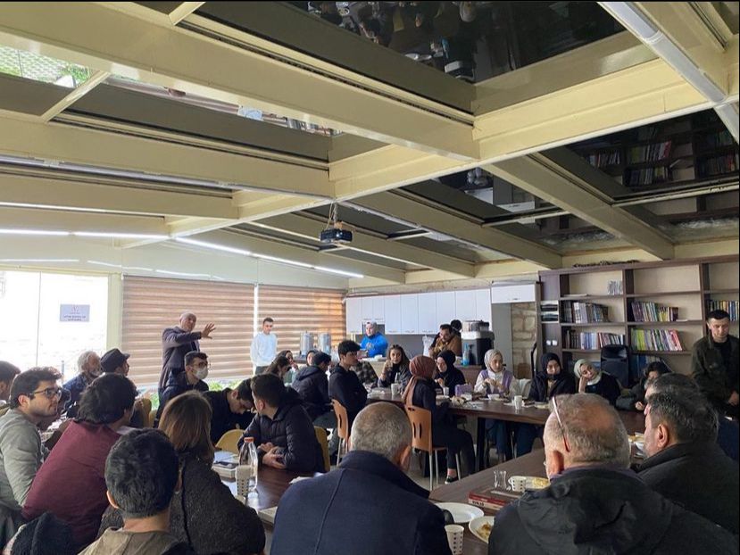 18cvgk's tweet photo. Bu hafta kadim Türk tarihiyle bizi tanıştıran, bilinenin aksine binlerce yıldır Anadolu'da olduğumuzu belgeleriyle ispatlayan Yeditepe Üni. Tarih Bölüm Başkanı Prof. Dr. Ahmet Taşağıl hocamızı ağırladık. Kendisine bizleri engin bilgisiyle aydınlattığı için teşekkür ediyoruz. https://t.co/H38Xob4na6