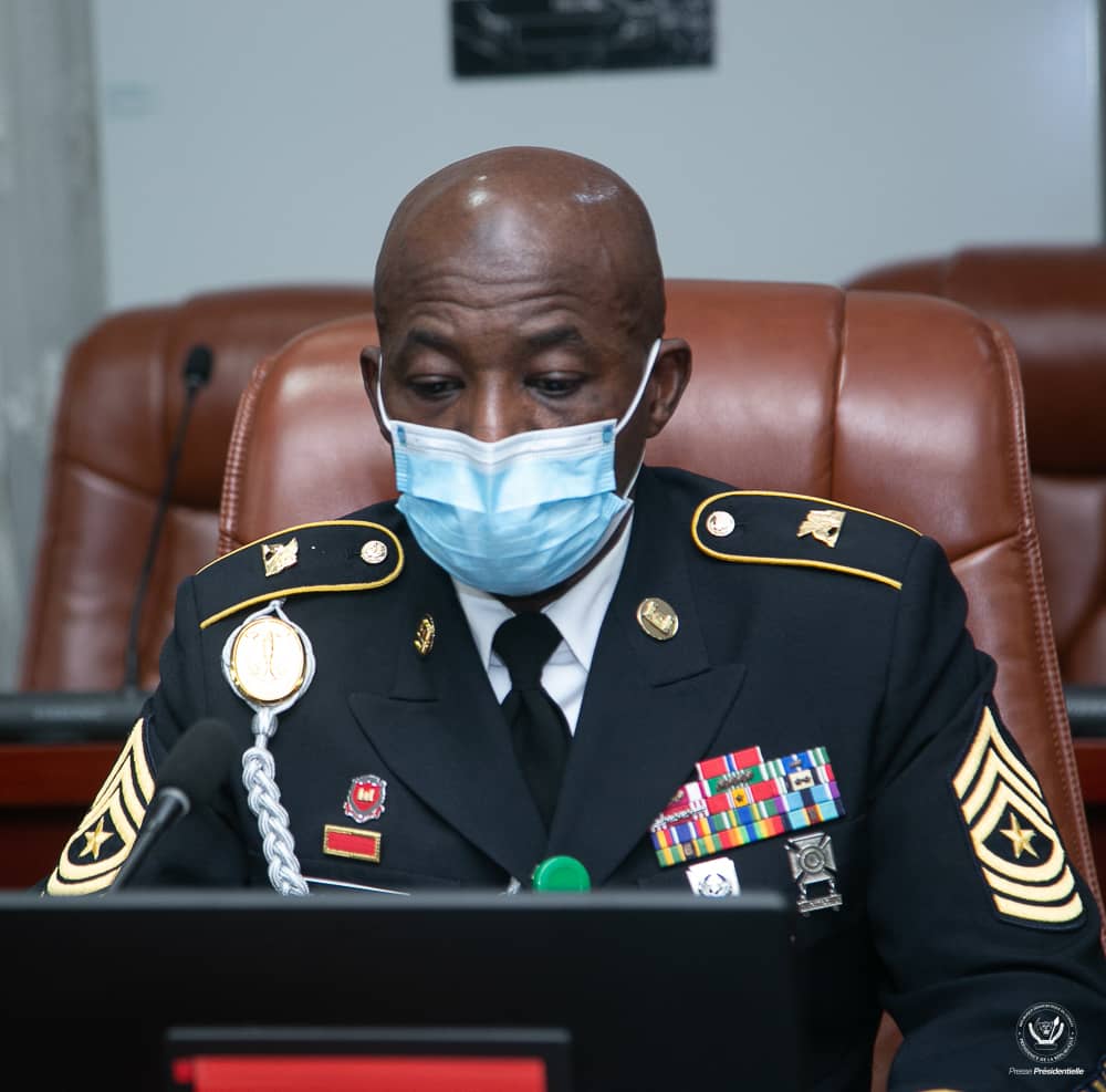 #RDC_USA_Cooperation 02.03.2022/#Kinshasa
Le Président de la République a reçu ce mercredi soir une délégation américaine  constituée d'officiers militaires et de représentants du ministère américain du travail  conduite par l'ambassadeur américain en RDC, Mike Hammer.