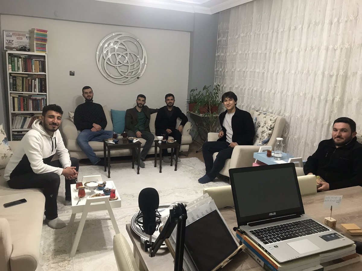 Bu akşam üniversiteli gençleri ağırlamak nasip oldu. 

Hamdolsun.