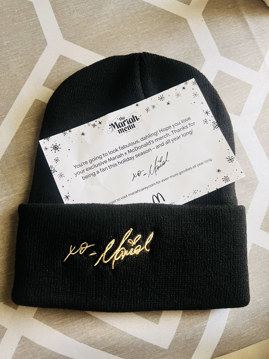Turi_TX's tweet photo. Merry Mariah Christmas 🎄 🎅🏽
My #mariahmenu beanie came in today #mariahcarey https://t.co/paVY9PpdyS