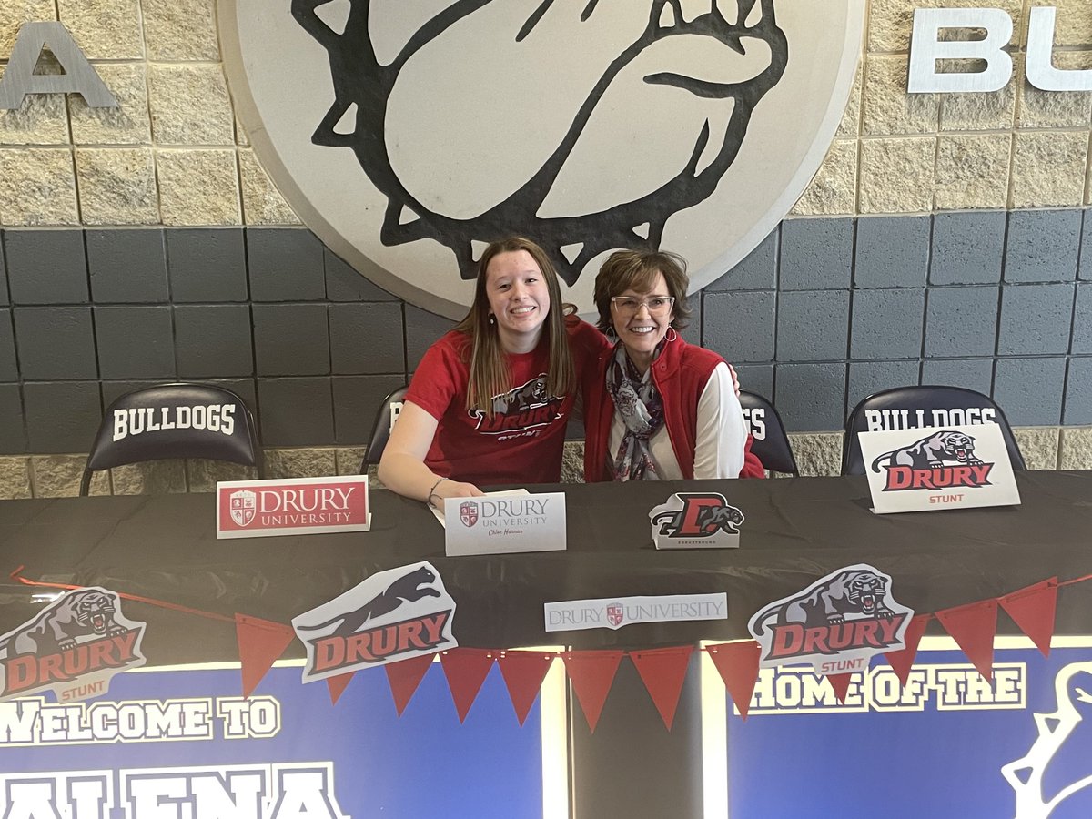 GalenaBulldogs's tweet photo. Congratulations Chloe Harnar for signing with ⁦⁦@DruryStunt⁩ . We are proud of you!!  ⁦@DruryUniversity⁩ https://t.co/nW2I9rNcO1