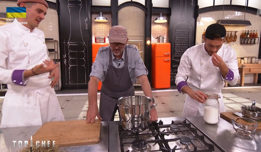 aucunhonneur's tweet photo. - Vous savez les jeunes, la moule c'est compliqué. Parfois la moule te rappelle pas alors que tu l'as faite rêver en lui offrant un menu nuit blanche à l'hippopotamus...
- Chef...
#Topchef https://t.co/8IMDl88vrk