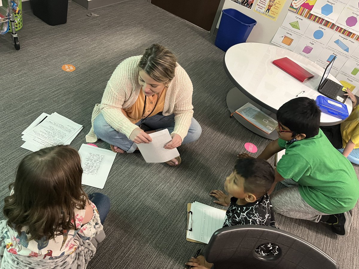ChristieElem's tweet photo. 1st grade Ts trying out their new learning with a small group of students during the labsite. #friscofutureready #labsite #writing https://t.co/tzTuSQ1xJ8