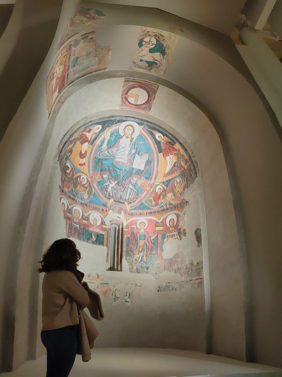 Què és un procés creatiu i com acompanyem els infants? A la sessió del projecte "Connectades", les mestres han dialogat amb l'artista Antonio Ortega i han creat obres vinculades als temes de recerca de l'alumnat amb materials diversos. Inquietud, inspiració, reflexió, creació...