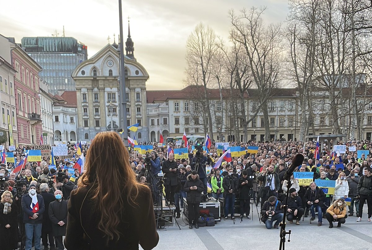 visegrad24's tweet photo. Thousand of Slovenians have filled the main square in the capital Ljubljana, to support Ukraine in their struggle against Russia!

Beautiful demonstration of solidarity! 🇸🇮🇺🇦 https://t.co/5tdtkkFaEx