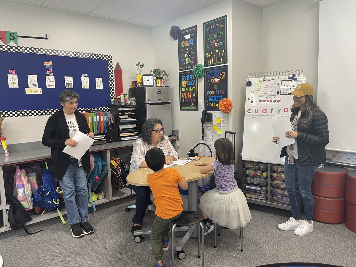 ChristieElem's tweet photo. Bilingual 1st grade Ts learning from @MarthaDenson during our writing labsite. #friscofutureready #wearewriters #labsites https://t.co/8YUWlE0OeC