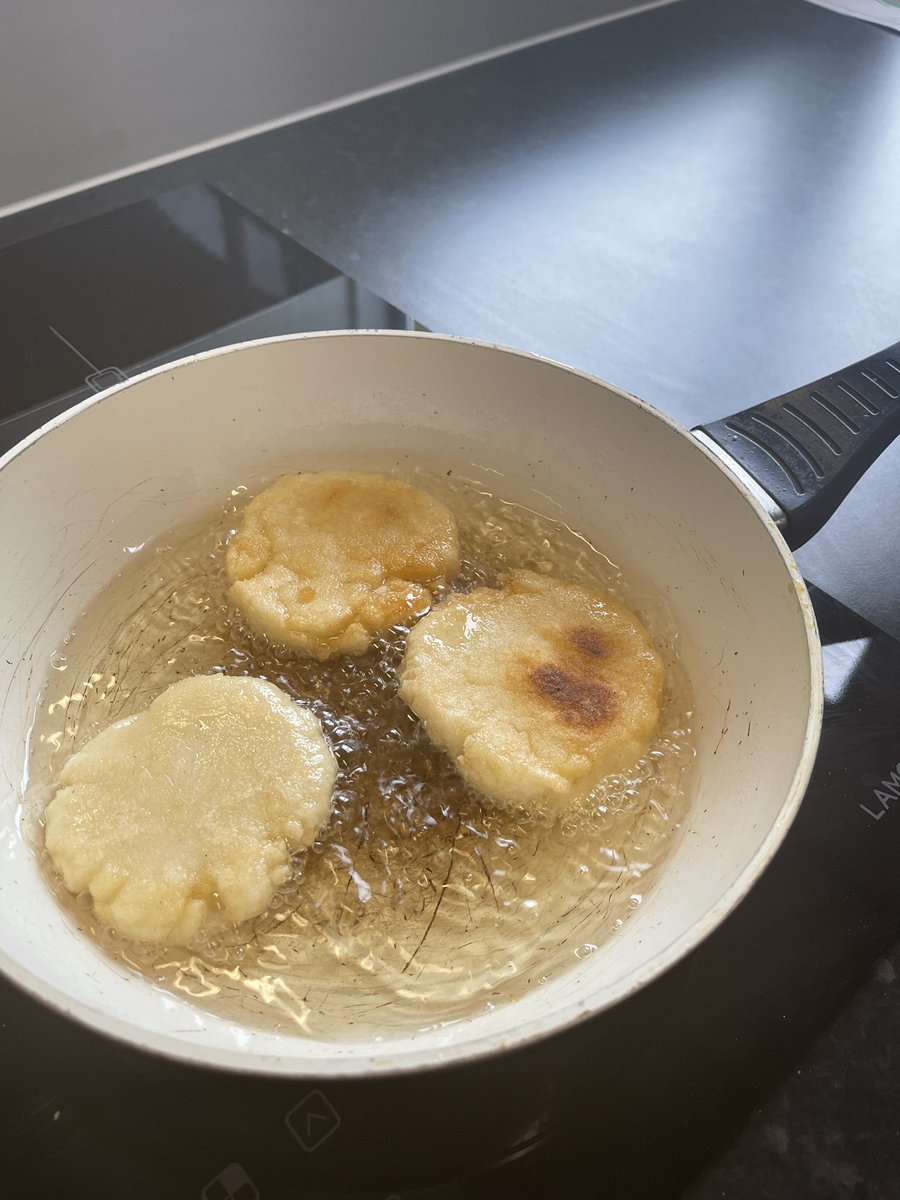 KitchenTeaching's tweet image. Water is added and the dough is left to rest for 5 minutes, then formed into round flat cornmeal cakes. They are then shallow fried.