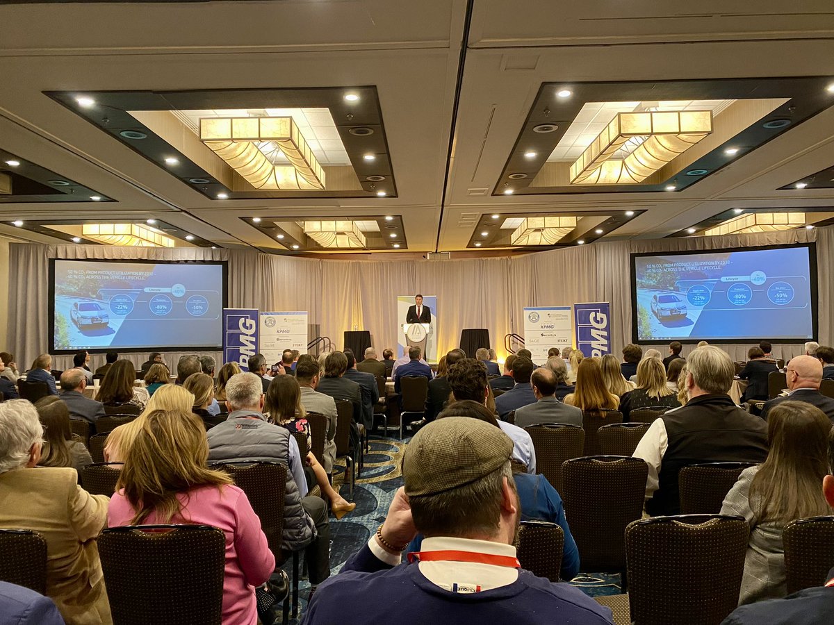 SCAutoCouncil's tweet photo. Dr. Robert Engelhorn, President and CEO of BMW Manufacturing, shares BMW’s future plans and priorities during #SCAutoSum22. @BMWUSgovaffairs https://t.co/UiJ7oydeAO