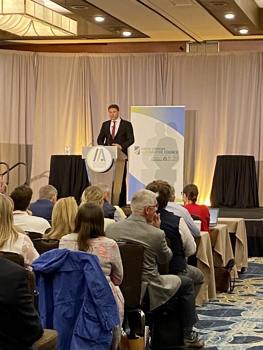 SCAutoCouncil's tweet photo. Dr. Robert Engelhorn, President and CEO of BMW Manufacturing, shares BMW’s future plans and priorities during #SCAutoSum22. @BMWUSgovaffairs https://t.co/UiJ7oydeAO