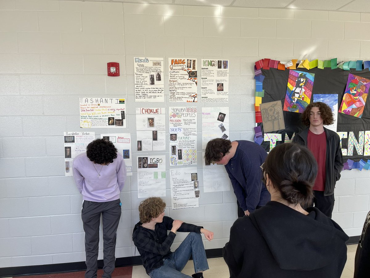 Natalie19730000's tweet photo. Falcon Sophomores are the African art specialists! Teaching others ๐๐ผ share the knowledge APArtHistory @ComalFineArts #hccphs https://t.co/S69zTvlDy7