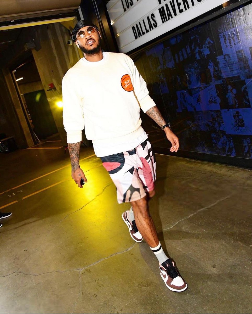 HoopOrDie____'s tweet photo. Mannn what! you can’t write a story better than this. @carmeloanthony wearing my brand @AllThings_Good pregame last night! God is the greatest and I can’t stress it enough. Forerver grateful!!! https://t.co/pWv5L6iBoM
