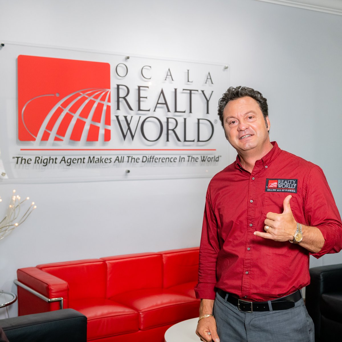 OcalaRW's tweet photo. The process of buying a home can be daunting, but when you work with the right Agent anything is possible ❤#OcalaRealtyWorld #realty #RealEstate #OcalaRealEstate #RealEstateLicensing #RealEstateLicensingClass #ocala #florida #OcalaFlorida https://t.co/dibQPoec8R