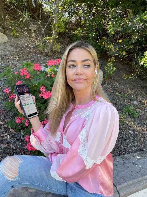 I&rsquo;m partnering again w/ @HallowApp this Lent to help you find peace for the next 40 days. Join me in<a class="tags" target="_blank" title="On Twitter" href="/?out=eyJ0eXAiOiJKV1QiLCJhbGciOiJIUzUxMiJ9.eyJpYXQiOjE3MjExMTUzMTksImlzcyI6InR3cG9ybnN0YXJzLmNvbSIsIm5iZiI6MTcyMTExNTMxOSwiZXhwIjoxNzUyNjUxMzE5LCJyZWRpcmVjdF91cmwiOiJodHRwczovL3R3aXR0ZXIuY29tL0hhbGxvd0FwcCJ9.uROsnav5G16y9hjndvlk6eUe2YYCATeCj3ykdqBJWi3hBKNEnXSWlw-RUODzXl03nQHAFS5niTQbhKN7kT9zVw">@HallowApp</a><a href="/tag/ad"class="tags"><span>#ad</span></a><a href="/tag/catholic"class="tags"><span>#catholic</span></a><a href="/tag/ashtag"class="tags"><span>#ashtag</span></a><a href="/tag/ashwednesday"class="tags"><span>#ashwednesday</span></a><a href="/tag/lent"class="tags"><span>#lent</span></a><a href="/tag/pray40"class="tags"><span>#pray40</span></a>