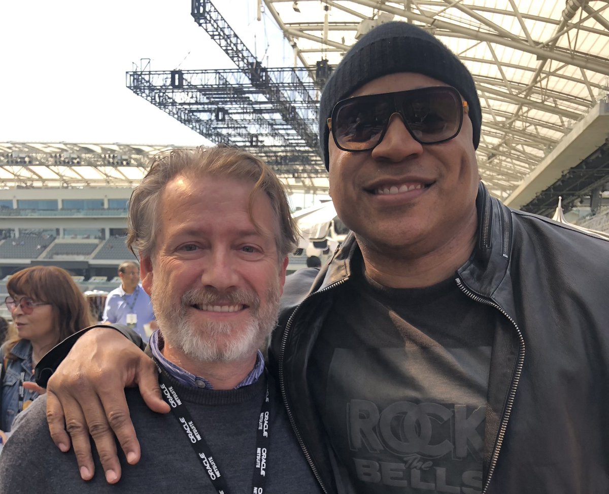 How it started/how it’s going, #tbt edition:

25 years ago, @llcoolj took a risk on a young editor who believed there was an audience for his story in book form. (There was!) 

Today, I had a chance to thank him for it. 

It’s clear one of us is truly ageless….

#UpfrontSummit