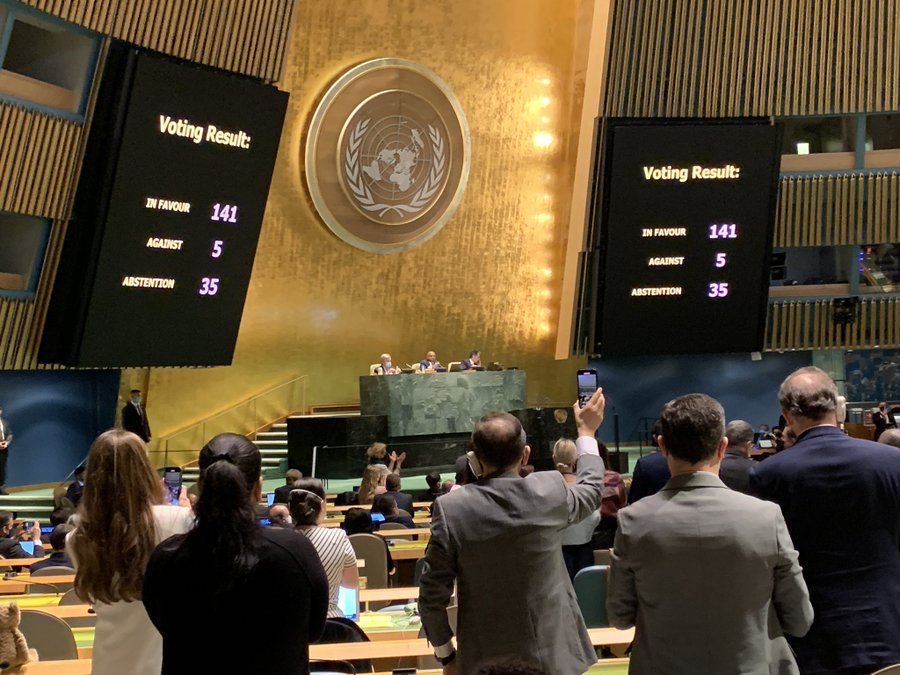EUAmbJPN's tweet photo. Resounding condemnation of Russia’s aggression against #Ukraine 🇺🇦at #UNGA. The world demands that #Russia and #Belarus withdraw all military forces from the entire territory of Ukraine. We stand together in defending the rules-based international system. #StandWithUkraine https://t.co/z0D88QzbuY