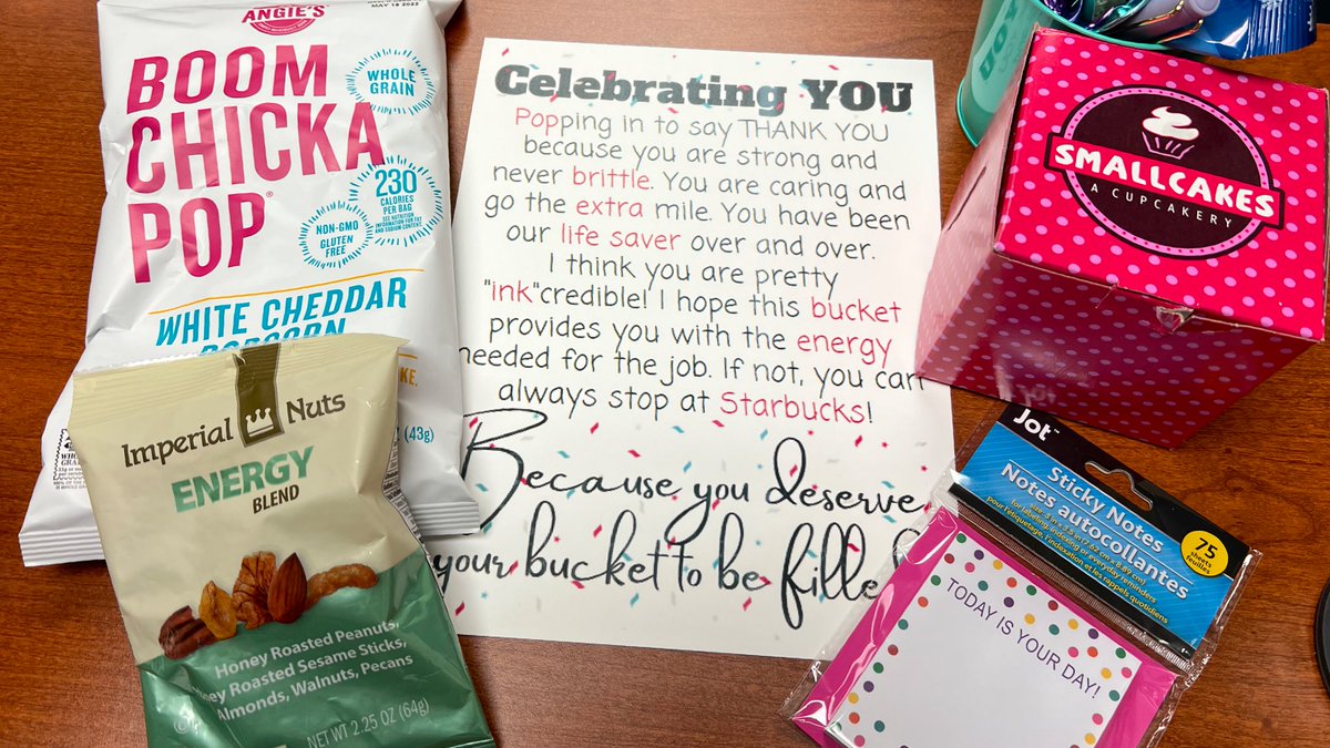 amberlpohl's tweet photo. It’s the thoughtfulness for me! My principal is like no other. She took the time to celebrate me and “filled my bucket.” Thank you so much Mrs. Belcher. It’s an honor to be apart of an amazing school @LamarElemCISD and the cupcake was so pretty 🤩 https://t.co/dH0OCKZJJp