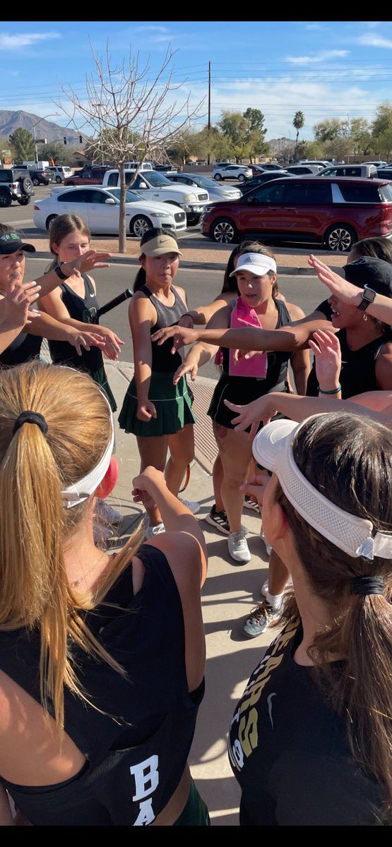 BHSTennisGirls's tweet photo. Match 4 😊
Win 4 😁
#GameSetMatchBears 🐻🎾💪 https://t.co/eQ2tB1Dtdk