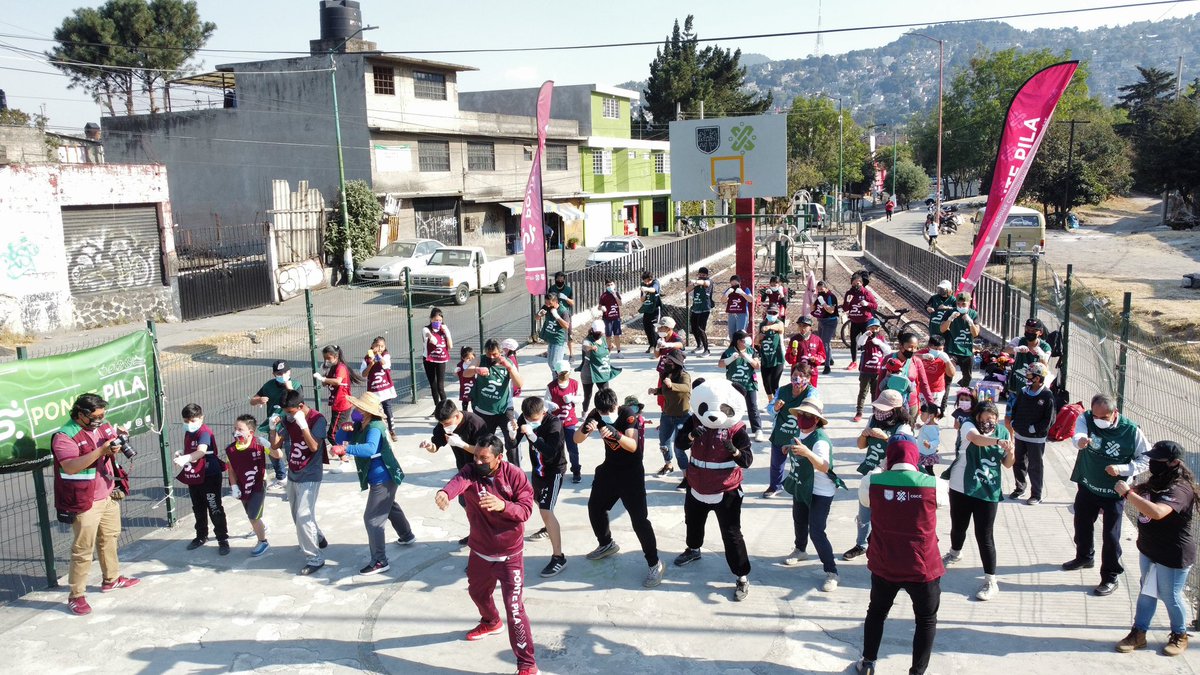 Ponte_Pila_'s tweet photo. Niñas, niños, jóvenes y adultos participaron en nuestro miércoles de #PontePila en la Ciudad de México.
Con estas acciones buscamos acercar actividades físicas,recreativas y Deportivas a toda la comunidad #PontePila pon #SaludEnTuVida https://t.co/5CJ5iHk8Gu