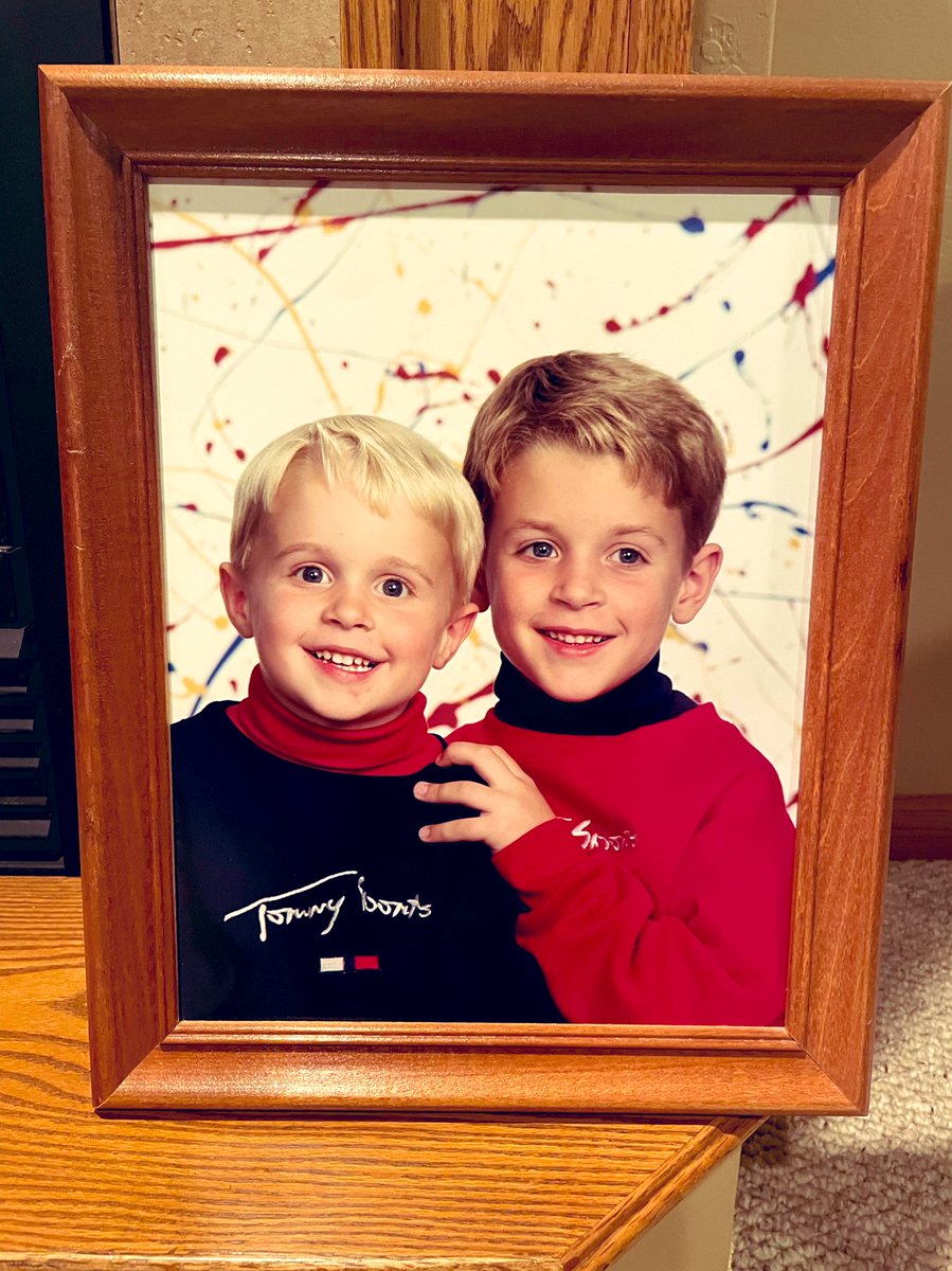 BrawlStarRey's tweet photo. Young Rey and the big bro! 

Little did he know… That little guy 🥲… would grow up to be a Mortis main 👏🏻 https://t.co/VvBrfTfZxi