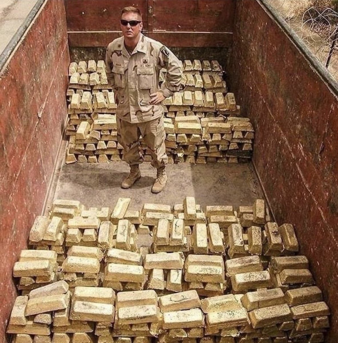 Много золота