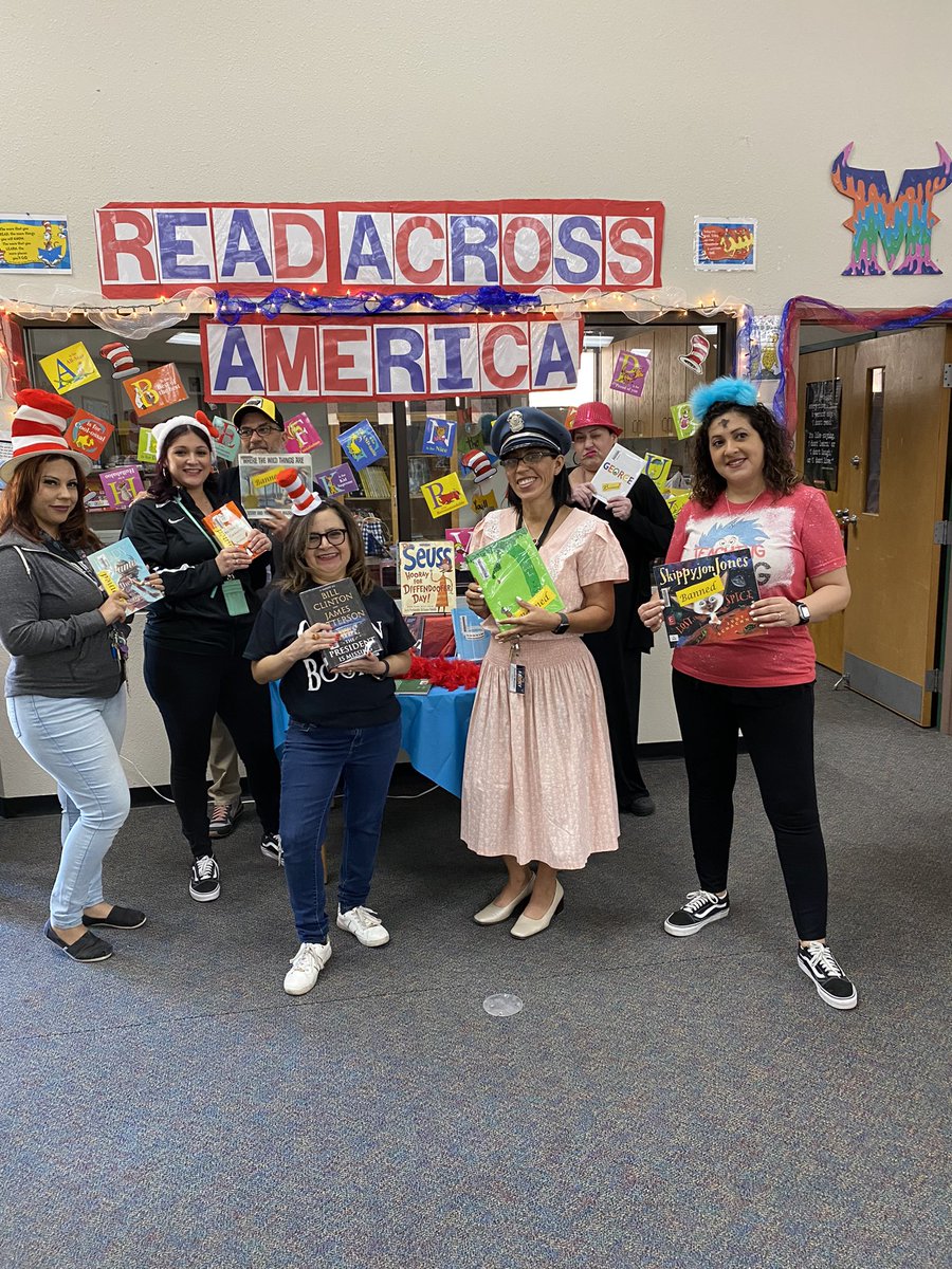 ParklandLibrar1's tweet photo. Happening only @ThePark celebrating #ReadAcrossAmerica2022 with some pretty cool hats @JSalgado_PHS @phsmats #THEDISTRICT #library https://t.co/Ay9PS3t3oD