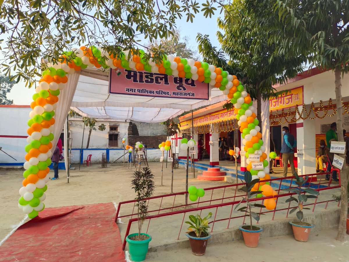 csrajesh2010's tweet image. @ 318 mahrajganj Polling station