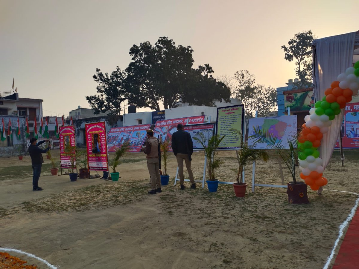 csrajesh2010's tweet image. @ 318 mahrajganj Polling station