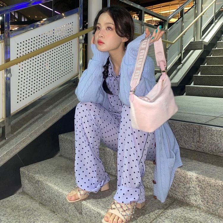 yourshayi's tweet photo. - 𝘌𝘯𝘵𝘦𝘯𝘥𝘢𝘮 𝘰 𝘤𝘢𝘴𝘰 𝘥𝘢 𝘮𝘦𝘯𝘪𝘯𝘢 𝘳𝘪𝘴𝘰𝘯𝘩𝘢, 𝘲𝘶𝘦 𝘳𝘪 𝘦 𝘲𝘶𝘦 𝘴𝘰𝘯𝘩𝘢 ♎️. https://t.co/jlQ3GMjSZ2