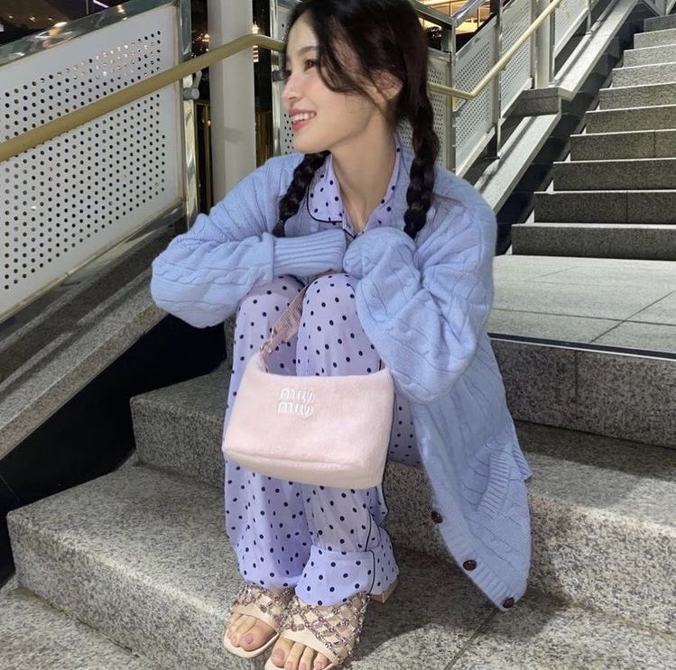 yourshayi's tweet photo. - 𝘌𝘯𝘵𝘦𝘯𝘥𝘢𝘮 𝘰 𝘤𝘢𝘴𝘰 𝘥𝘢 𝘮𝘦𝘯𝘪𝘯𝘢 𝘳𝘪𝘴𝘰𝘯𝘩𝘢, 𝘲𝘶𝘦 𝘳𝘪 𝘦 𝘲𝘶𝘦 𝘴𝘰𝘯𝘩𝘢 ♎️. https://t.co/jlQ3GMjSZ2