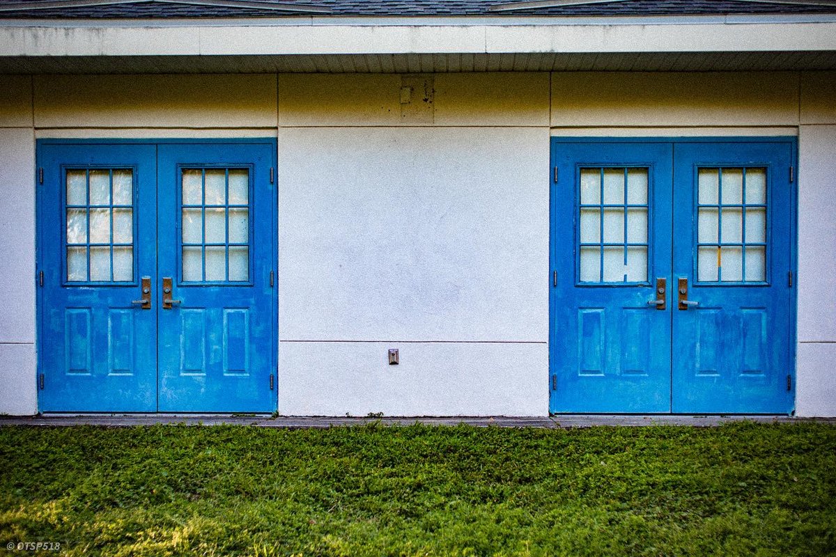 EmceeGraffiti's tweet photo. I like things.
📷 Canon M50
•
•
•
#canon #m50 #viltroxspeedbooster #doors #bluedoor #birds #ibis #sunset #bayvistapark #coquinakey #coquinakeypark #architecture https://t.co/RGv4it54B2