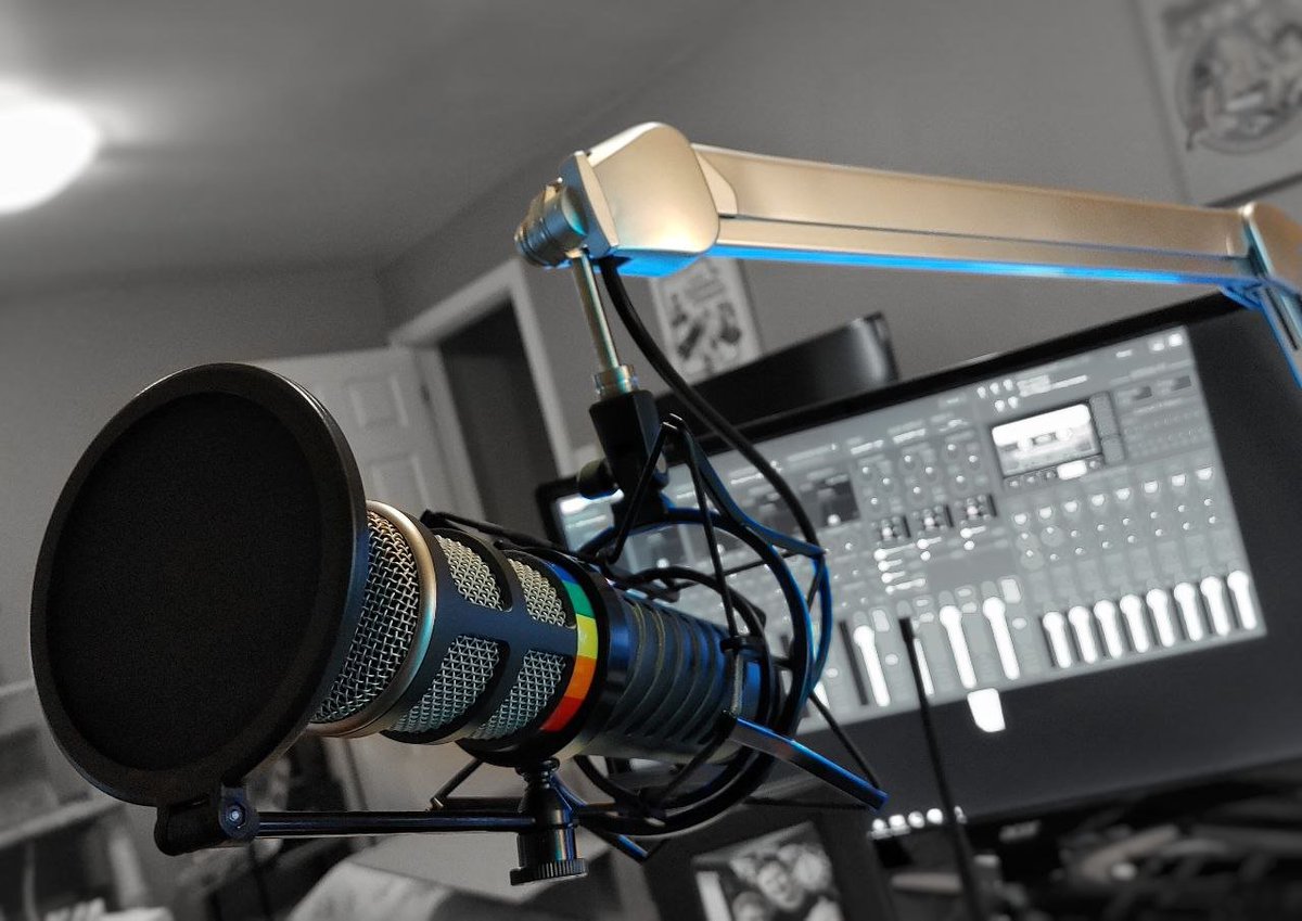 After more than a decade, I've retired my old boom arm and replaced it with an <a href="/OCWhiteCo/">O.C. White Company</a> boom, as well as replaced my crappy foam windscreen with a proper pop filter!! I dear say it makes my Procaster look great!! <a href="/rodemics/">RØDE</a> #Upgrades #HomeStudio #Rode