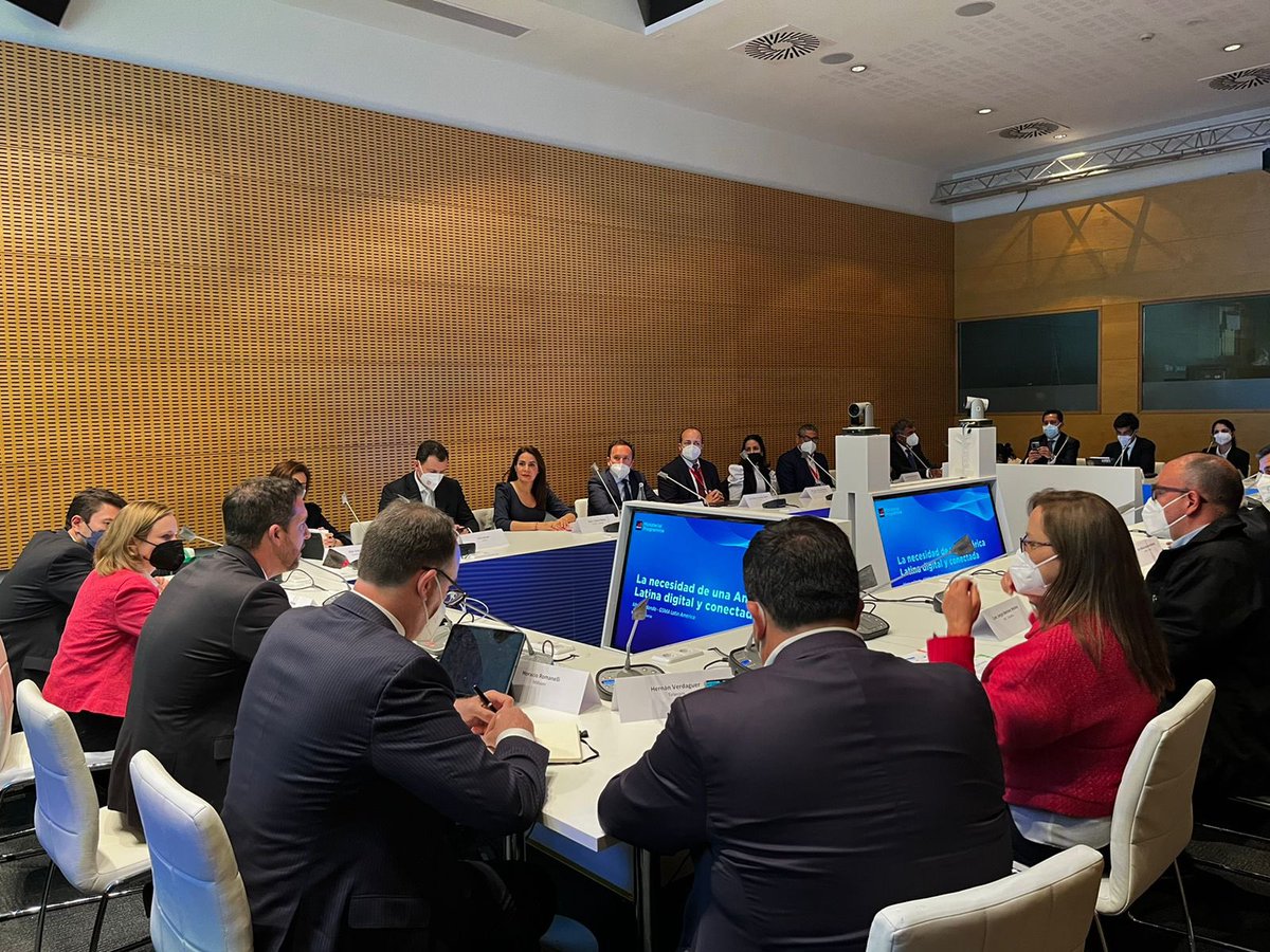 En la Mesa Redonda "La Necesidad de una América Latina Digital y Conectada", uno de los espacios más importantes del Mobile World Congress  #MWC2022, abordamos temas sobre la política de espectro, incentivos fiscales, habilidades digitales, y acceso a conectividad.