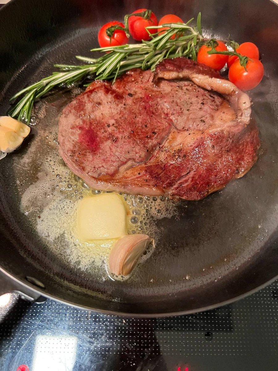 heymyye's tweet photo. Today's dinner was a great treat! I would have made more money too. #Ukraine #inLosAngeles #snowsteak  #May God bless the family https://t.co/mbEz2umAXQ